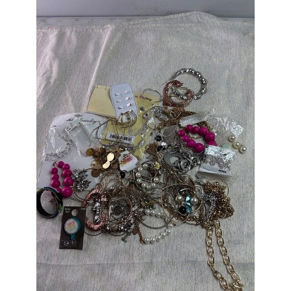 Bag of costume jewelry - Picture 2 of 8